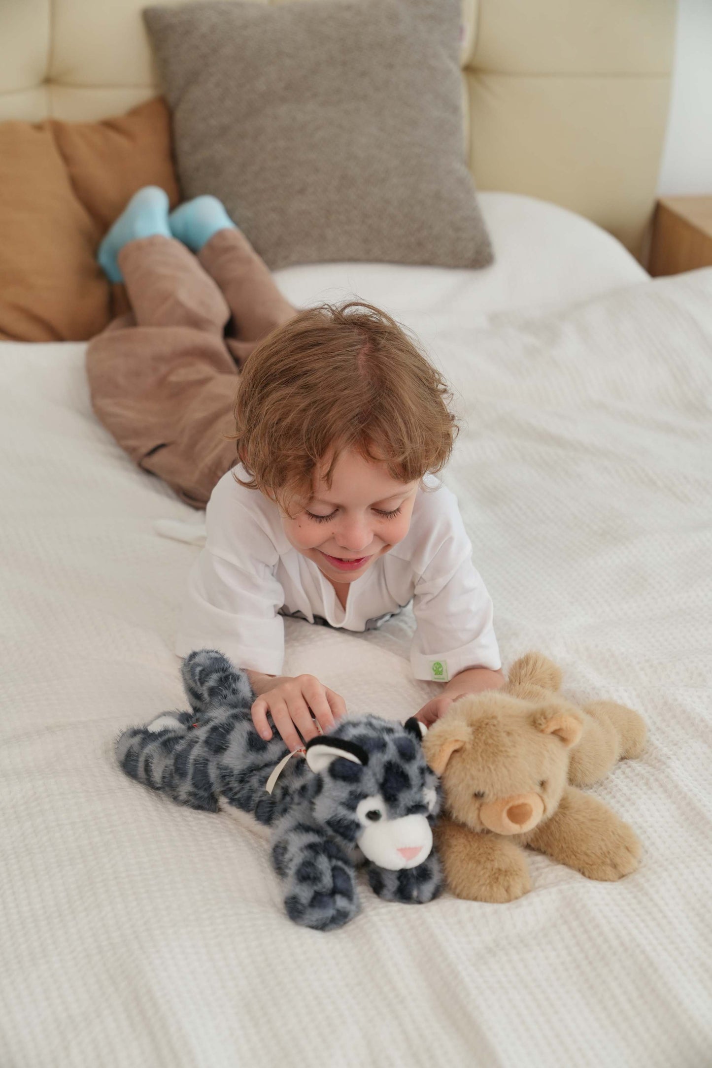 One Love Sky Snow Leopard - 40cm